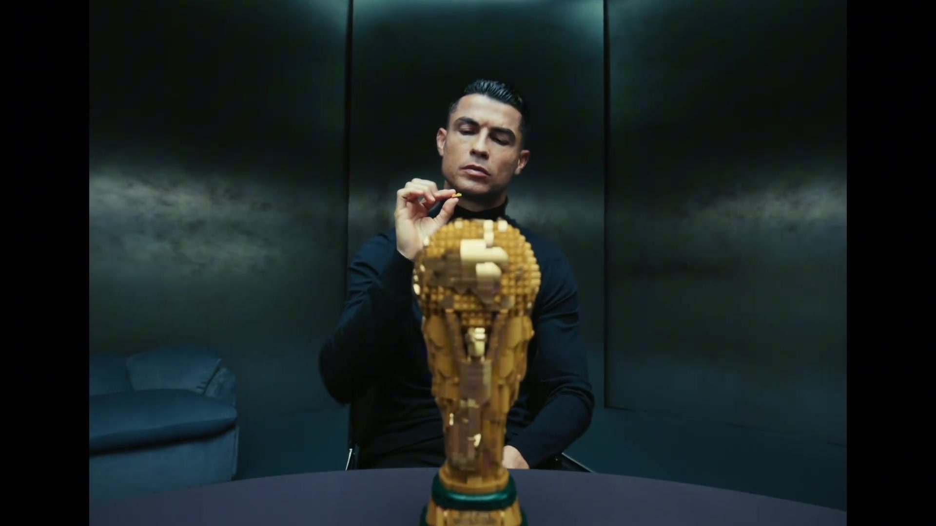 开云下载-世纪广告！社媒发帖广告费：C罗343万刀 梅西259万 姆巴佩85.2万